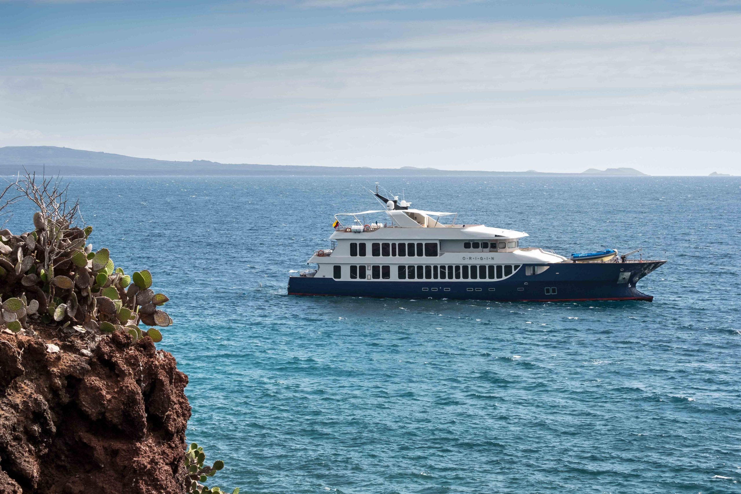 Du thuyền MV Origin cao cấp - Ecoventura là một sự lựa chọn tuyệt vời cho dịp nghỉ mát đầy thú vị của bạn. Với sự tiện nghi và hiện đại, du khách sẽ có được trải nghiệm du lịch thảm thực đầy thú vị. Hãy tham gia du lịch trên du thuyền MV Origin và tận hưởng những điều tuyệt vời nhất của biển cả. 